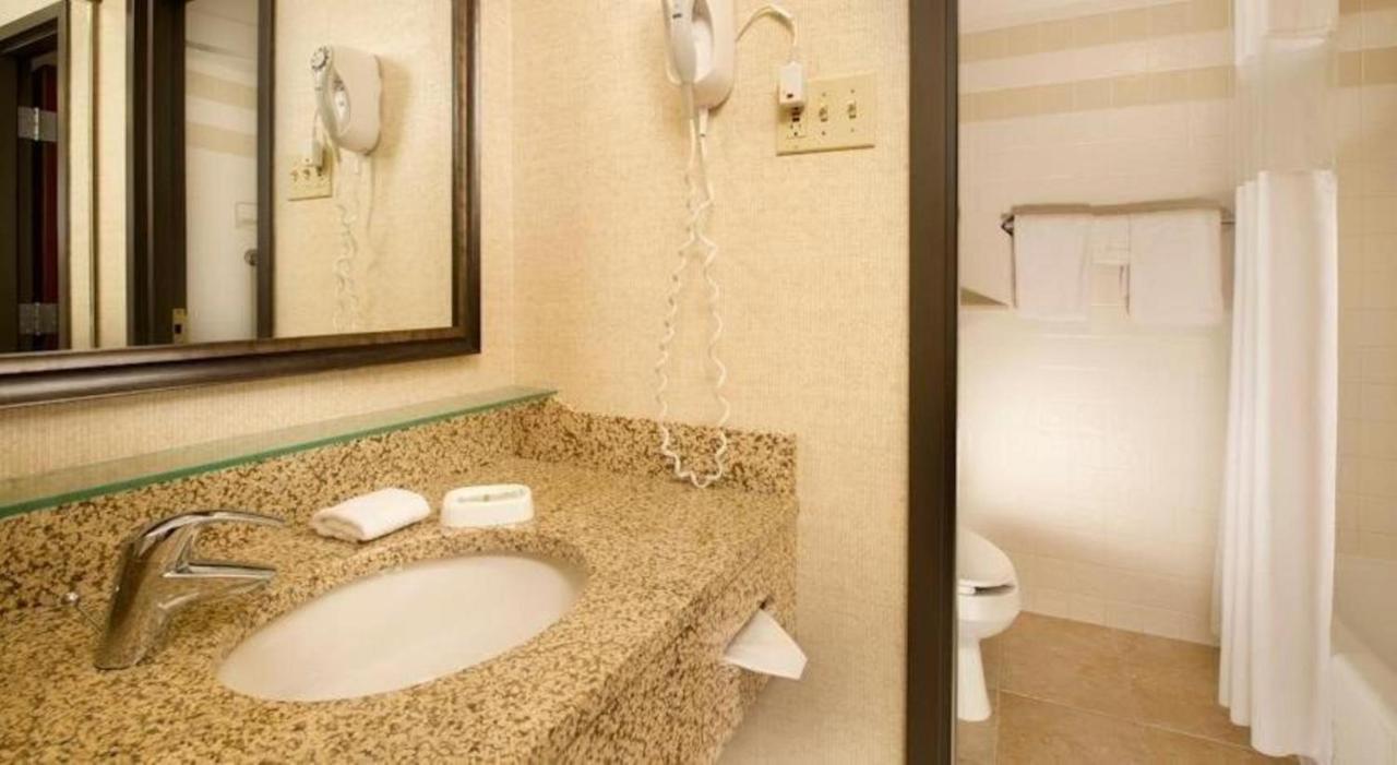 Hotel Lotus Kansas City Stadium Екстер'єр фото